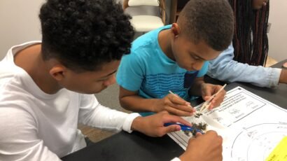 Photo - Eben -Dissecting a frog - STEM EnRICH Summer Academy Field Trip - Biologue Lab (2)